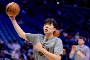 直接无视你！杨瀚森跟“黑粉”相视一笑：蒜鸟蒜鸟 都不容易